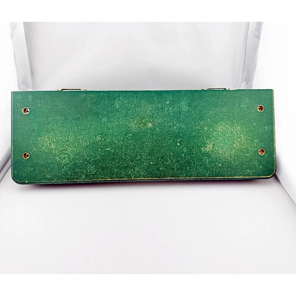 Vintage 1980's Green Wooden Cottagecore Distressed Heart Shelf With 4 Pegs.